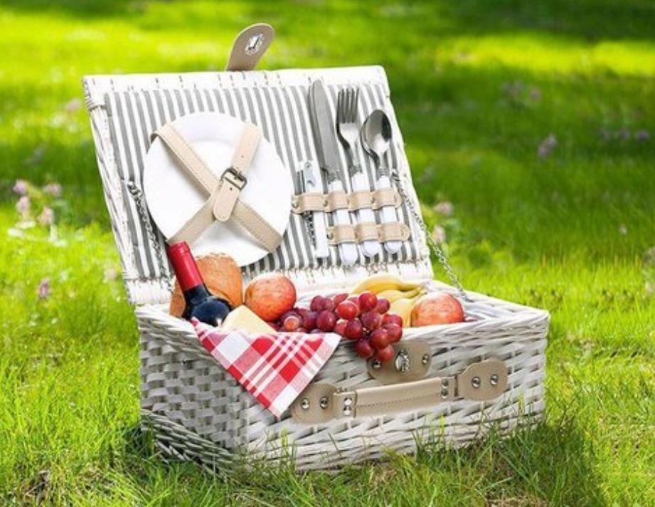 Picknick in de boomgaard.