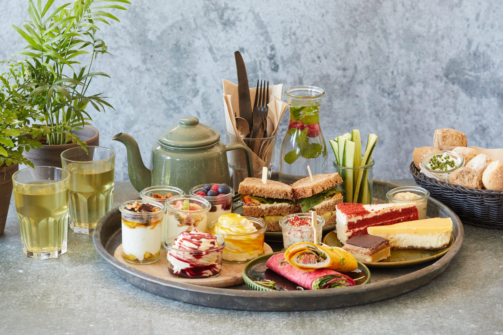 Vegetarische High tea in de boomgaard